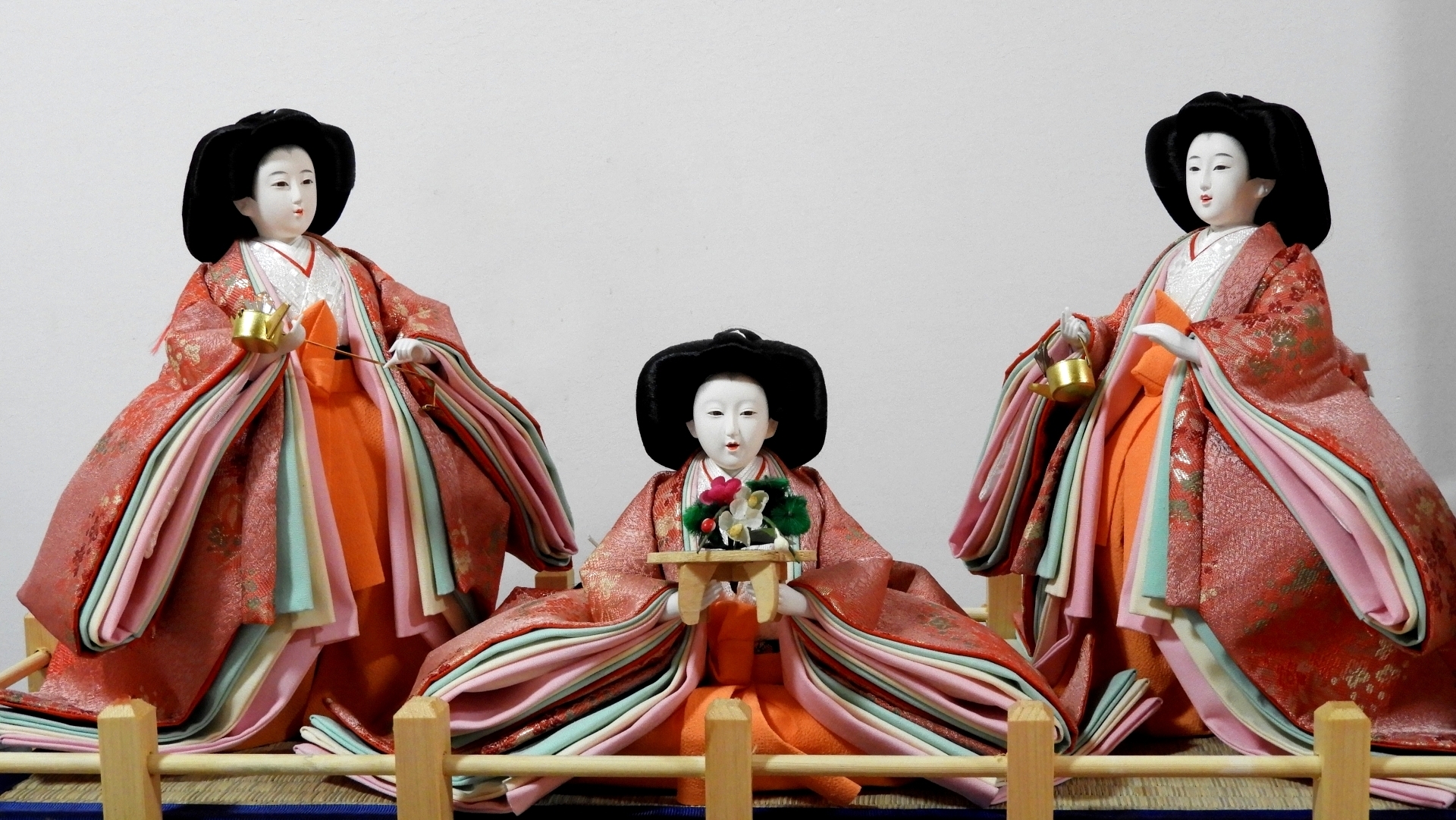雛人形の三人官女の意味や違い、役割とは？持ち物や道具の並び順、飾り方 - 日本文化研究ブログ - Japan Culture Lab