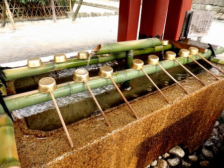 神社仏閣で参拝前に手を洗う場所