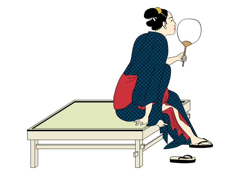 縁台で団扇をあおいで夕涼みをする男性