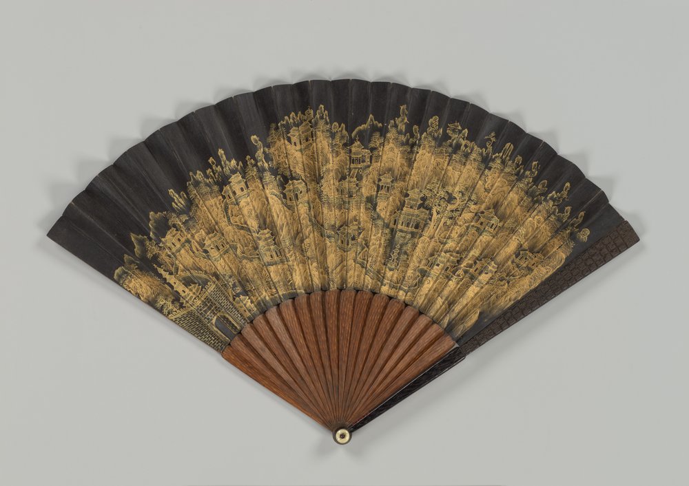 黒地に金で楼閣と山水を描いた唐扇(19世紀・メトロポリタン美術館蔵)